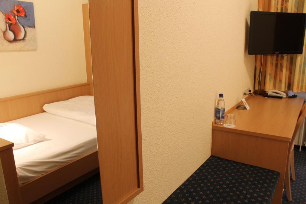 City Hotel Neuwied Room photo
